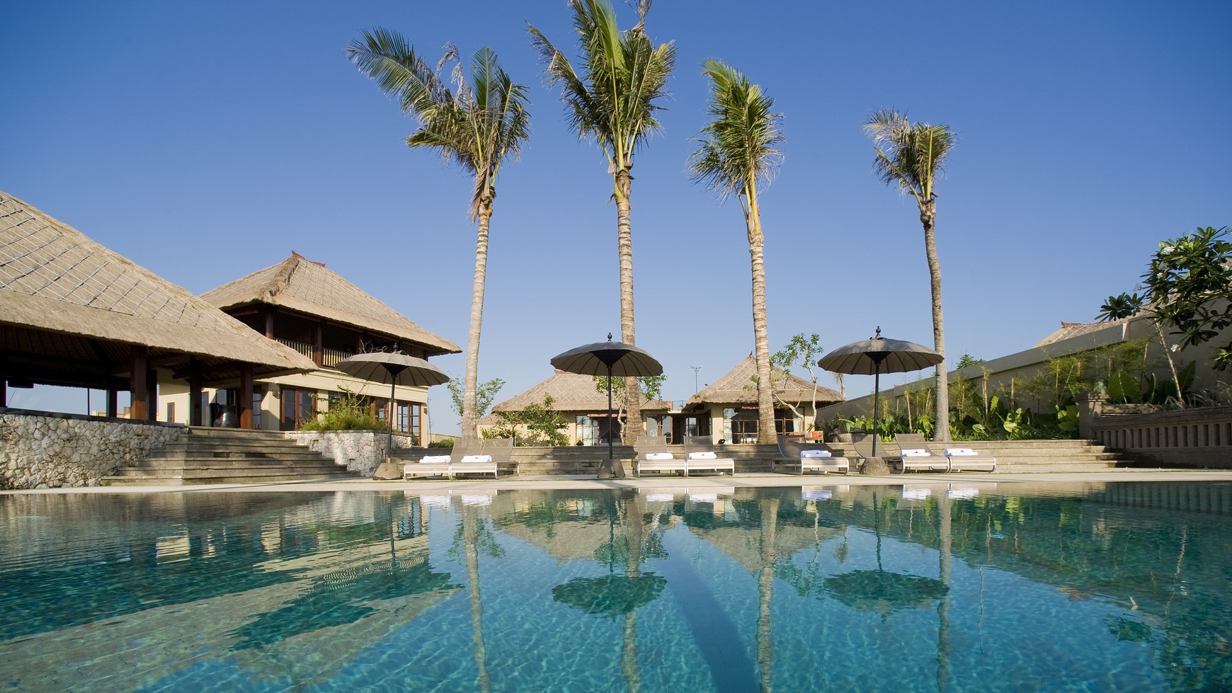 Freehold Luxury Ocean Front Villa in Canggu