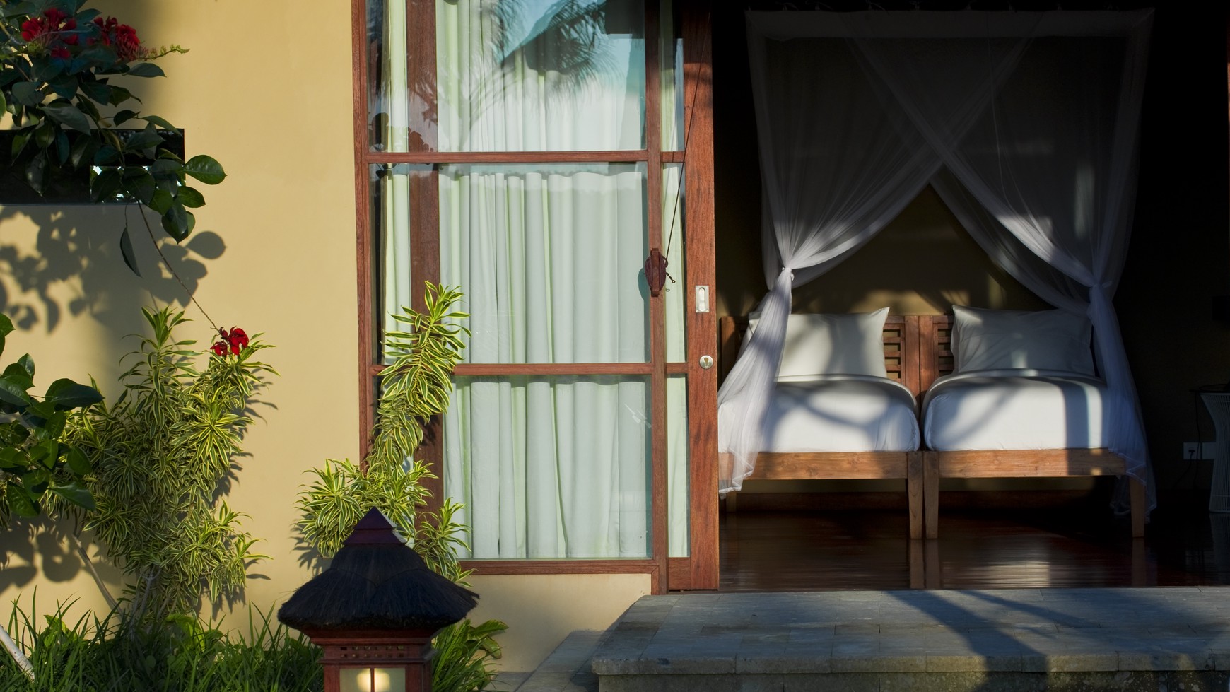 Freehold Luxury Ocean Front Villa in Canggu Bali