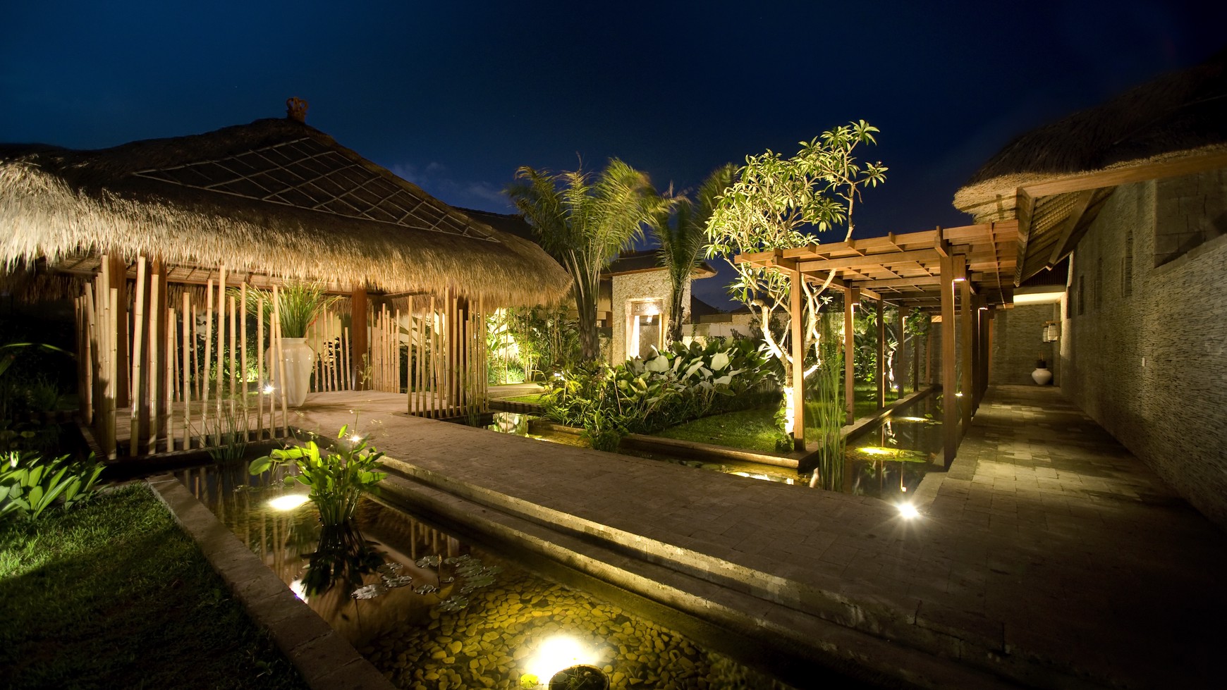 Freehold Luxury Ocean Front Villa in Canggu