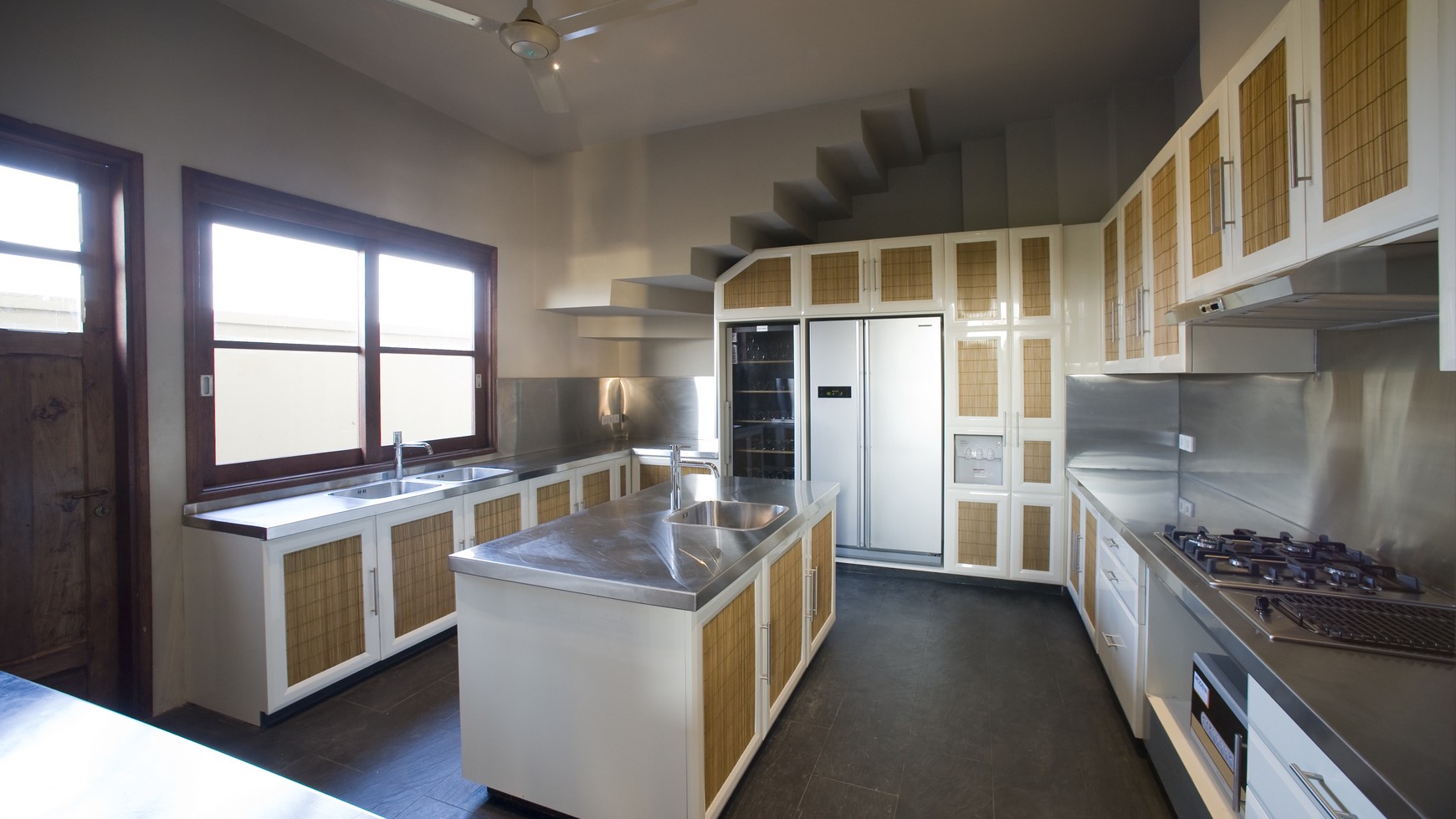 Freehold Luxury Ocean Front Villa in Canggu Bali