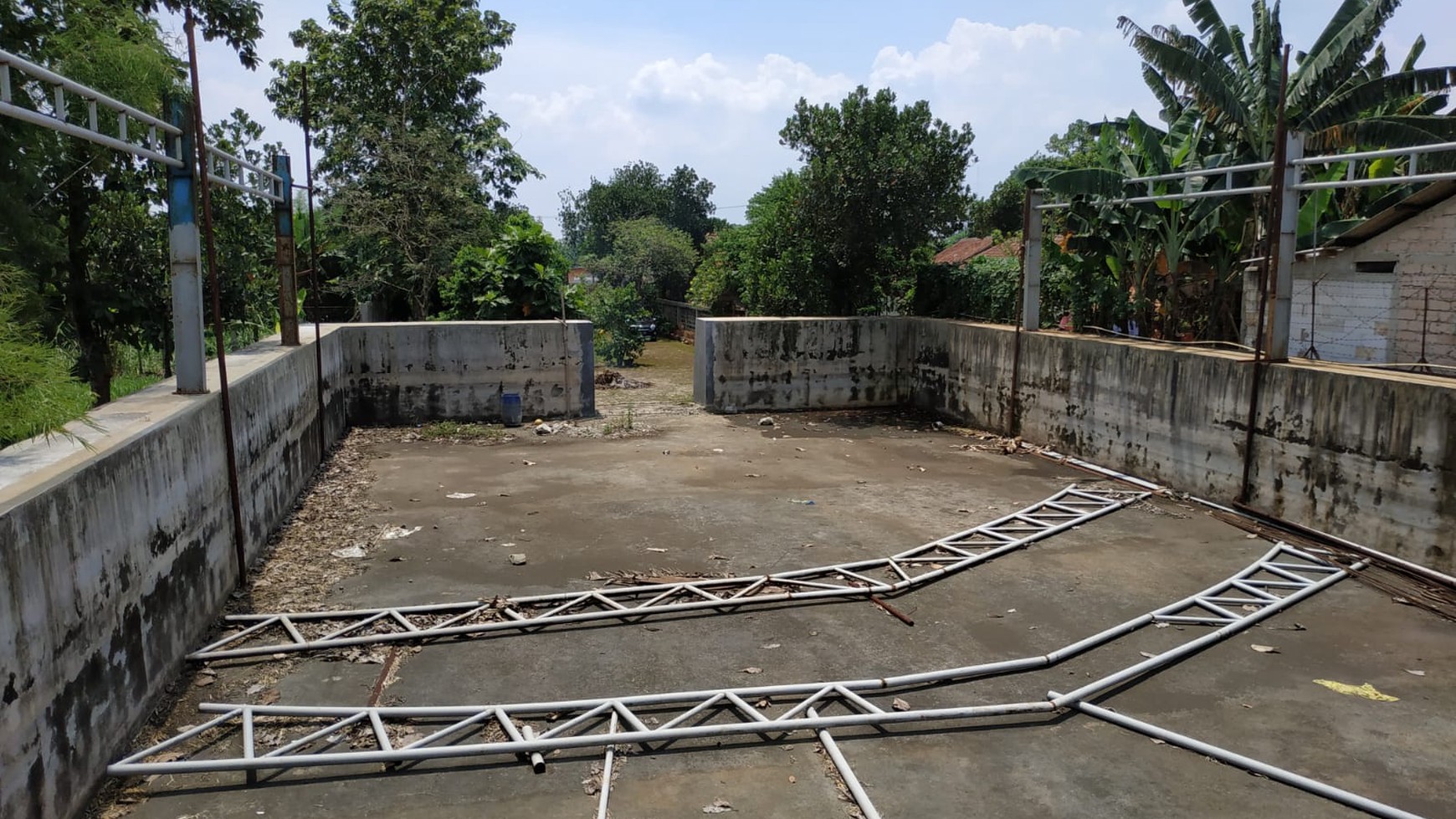 Dijual Tanah termasuk bangunan di Sawangan Bedahan Depok. 