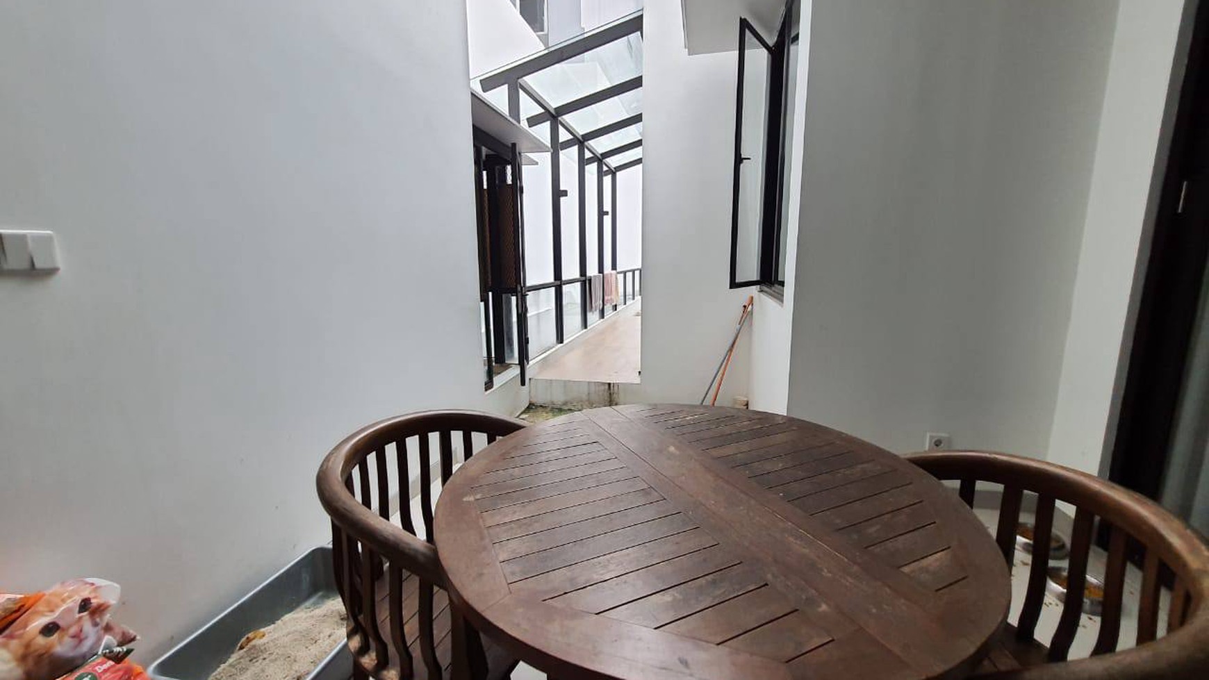 Rumah Modern Minimalis Siap Huni di Menteng