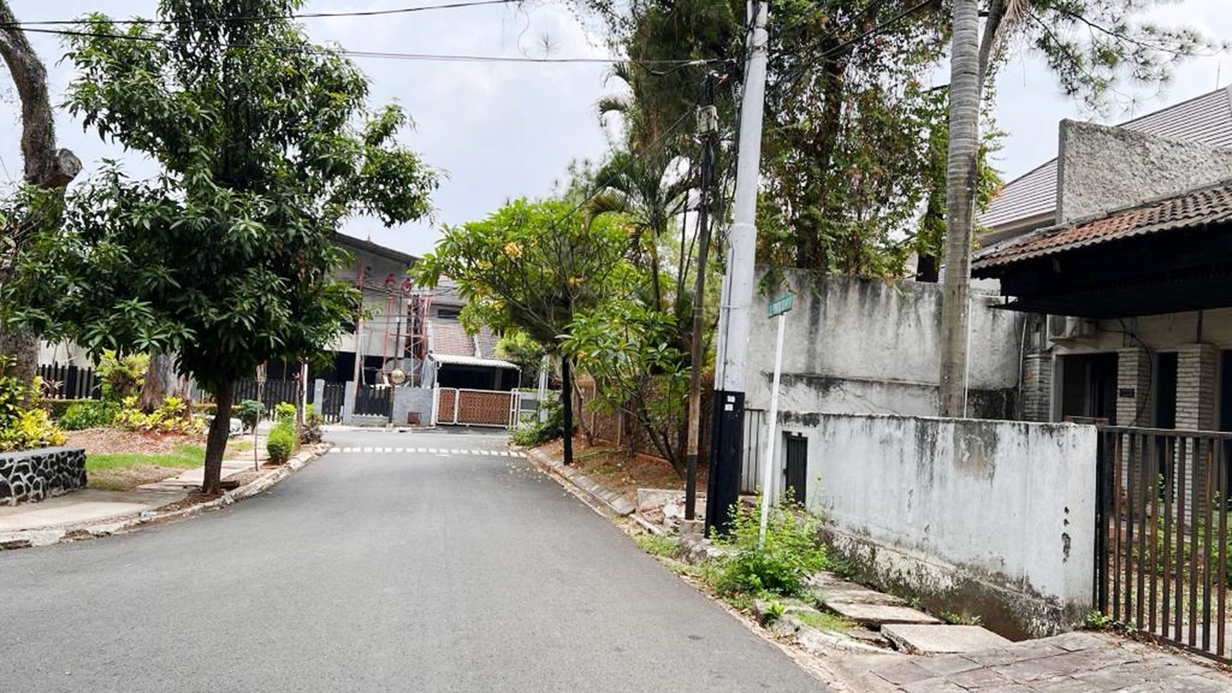 Rumah Hitung Tanah Di Pondok Hijau Pondok Indah Jakarta Selatan