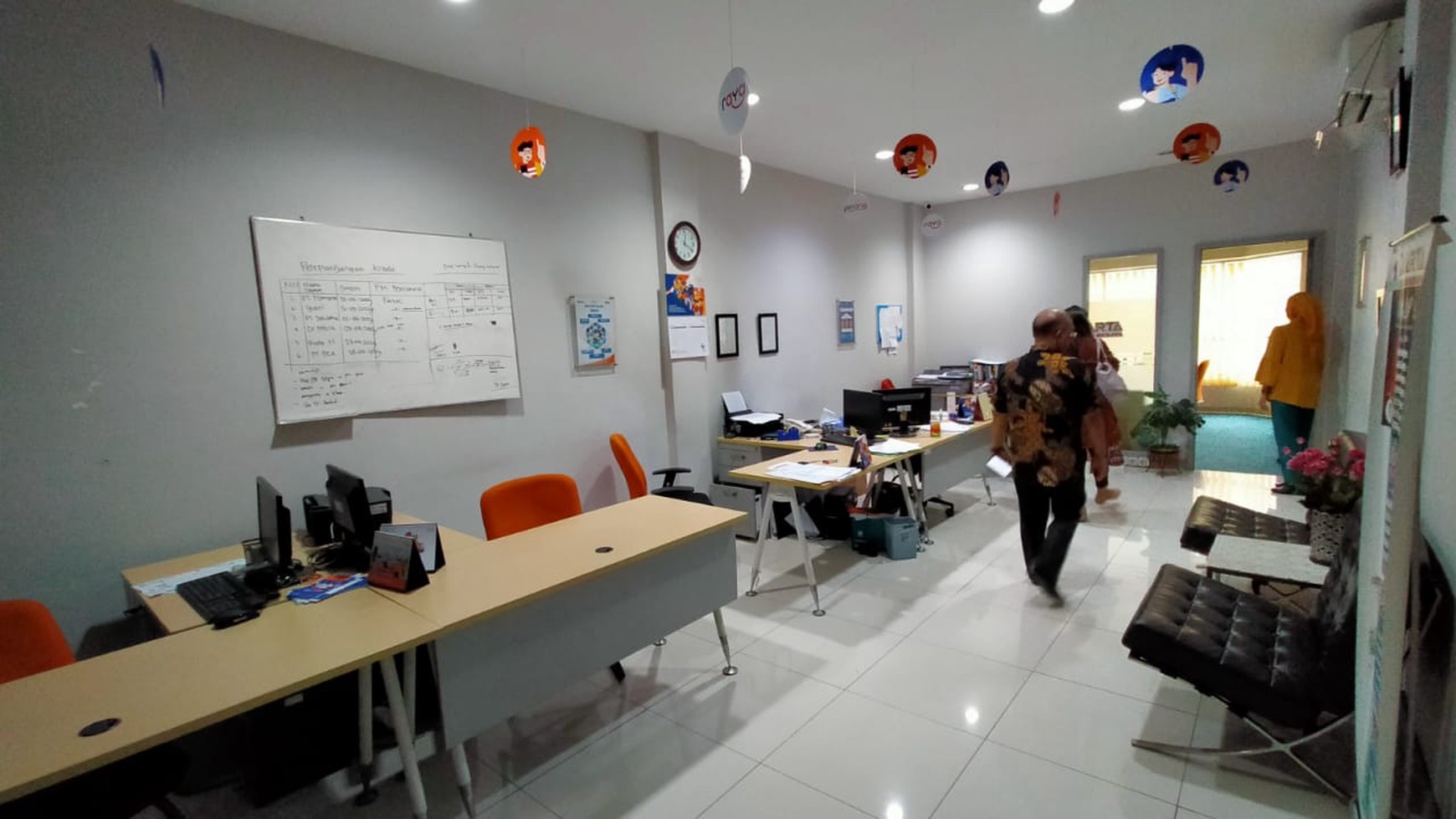 Ruko Ex bank  di  jl. Tebet Raya bagus untuk  kantor atau  usaha 