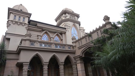 Rumah Istana Di Kawasan Elit Ciumbuleuit Bandung Jawa Barat