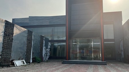 Gedung cocok untuk Showroom ataupun Office di Tangerang