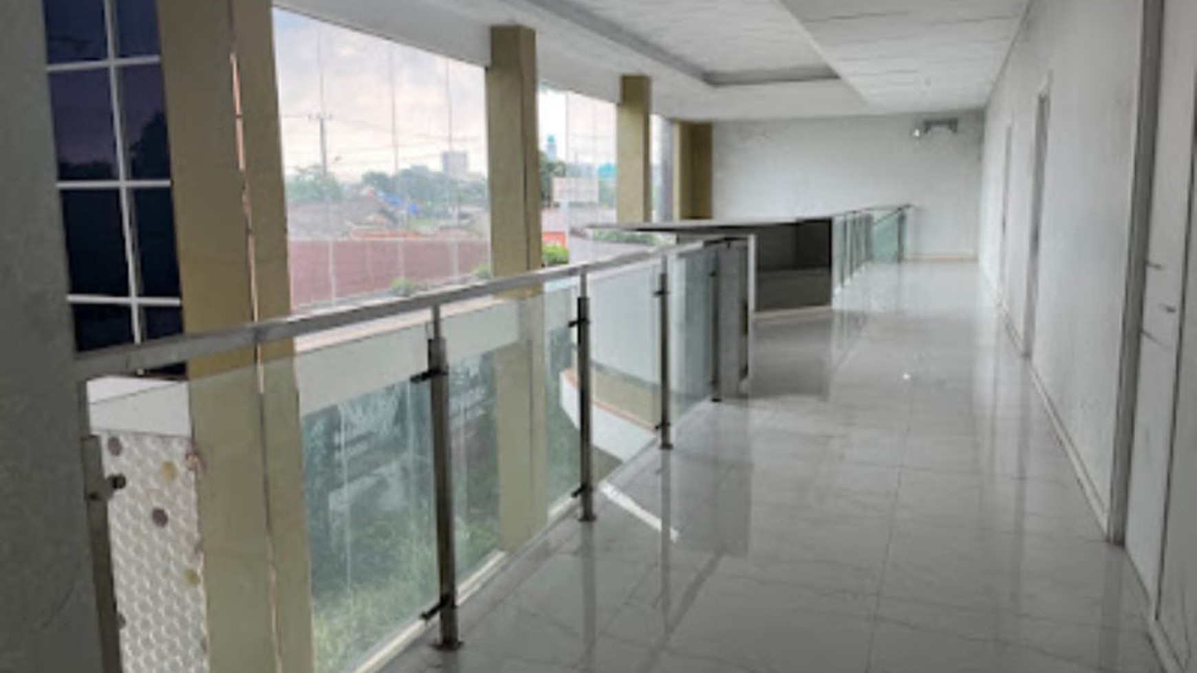 Gedung cocok untuk Showroom ataupun Office di Tangerang