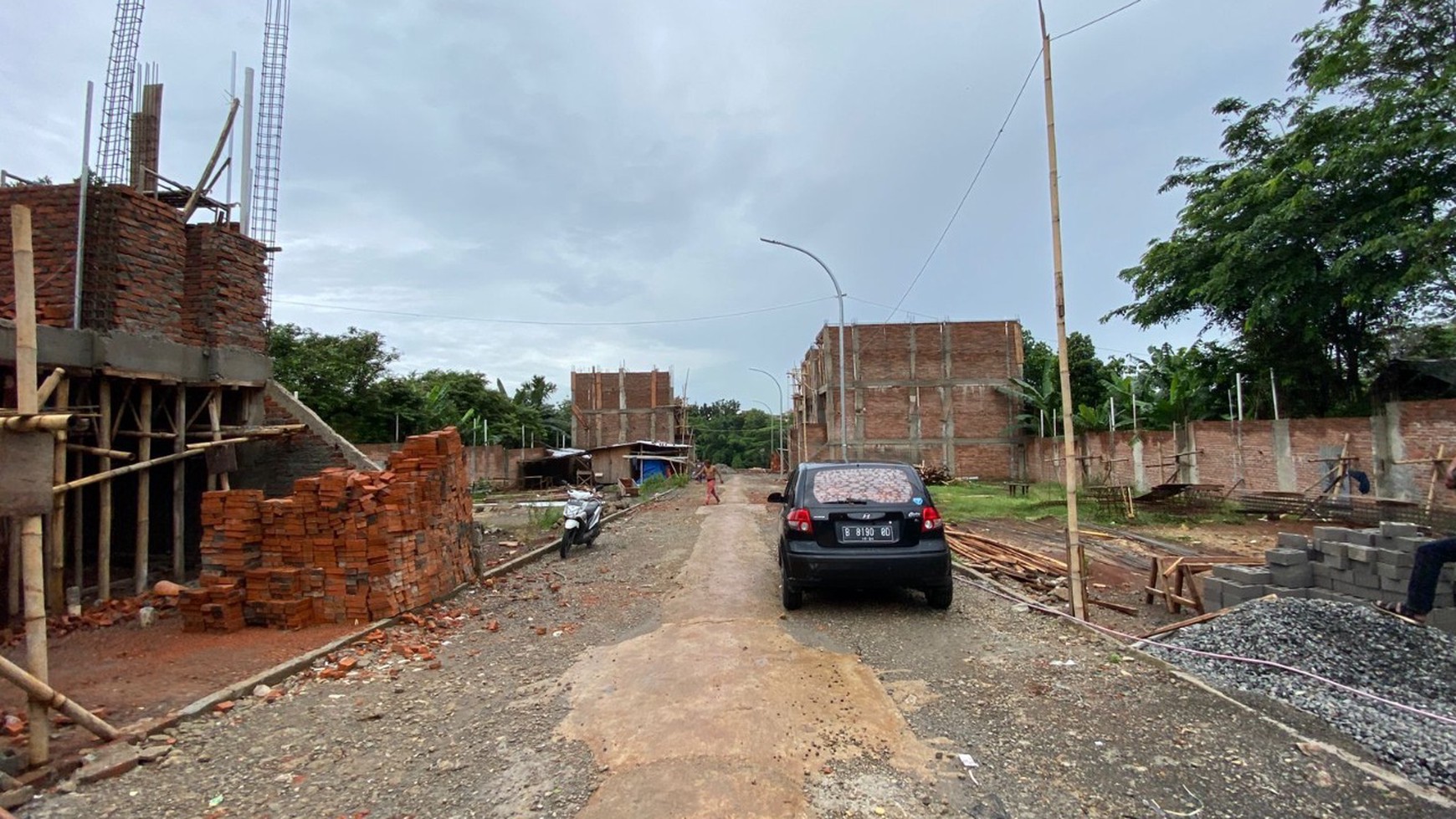 Krukut, Rumah 3 Lantai Brand New Dekat Pintu Tol Depok Antasari