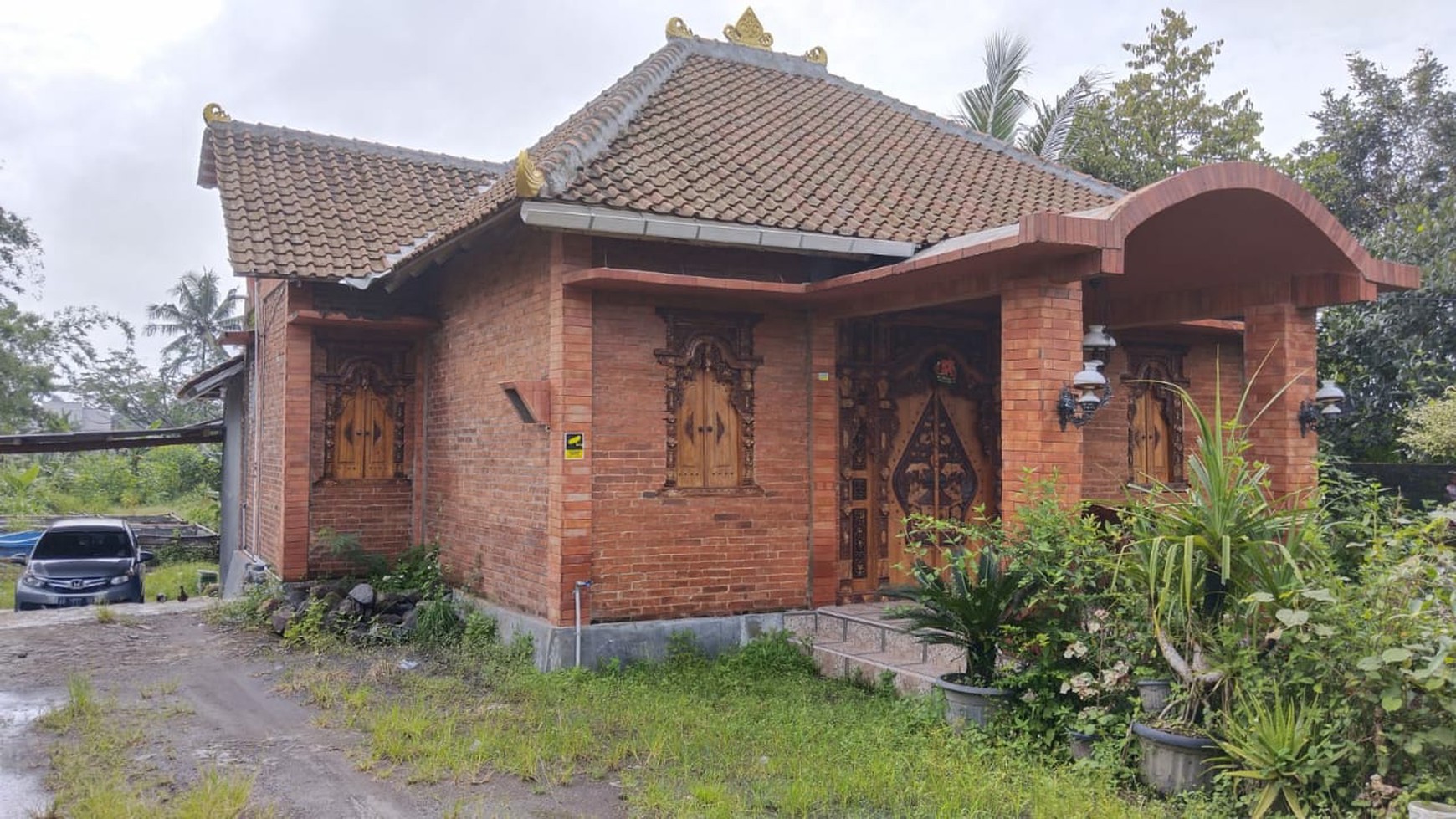 Disewakan Rumah Semi Furnish Dengan Desain Jawa View Gunung Merapi 