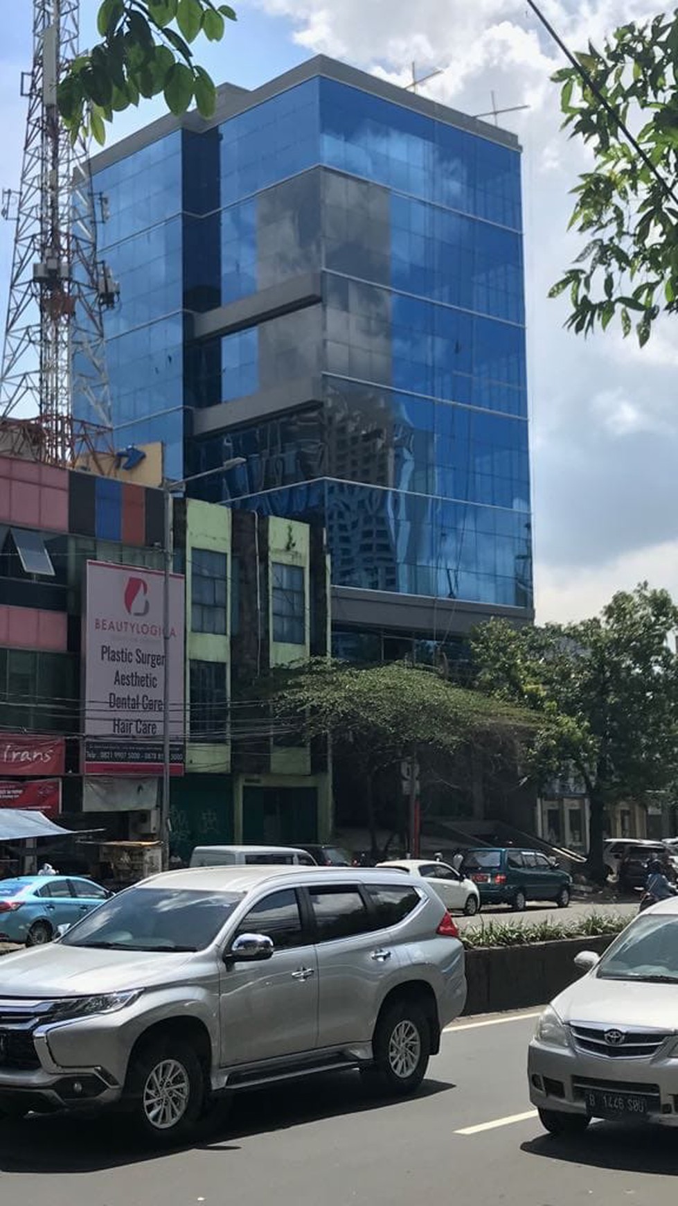 MINI GEDUNG BARU TERLETAK  DI  DEPAN  APARTEMENT SUDIRMAN  PARK DENGAN 8  LANTAI 