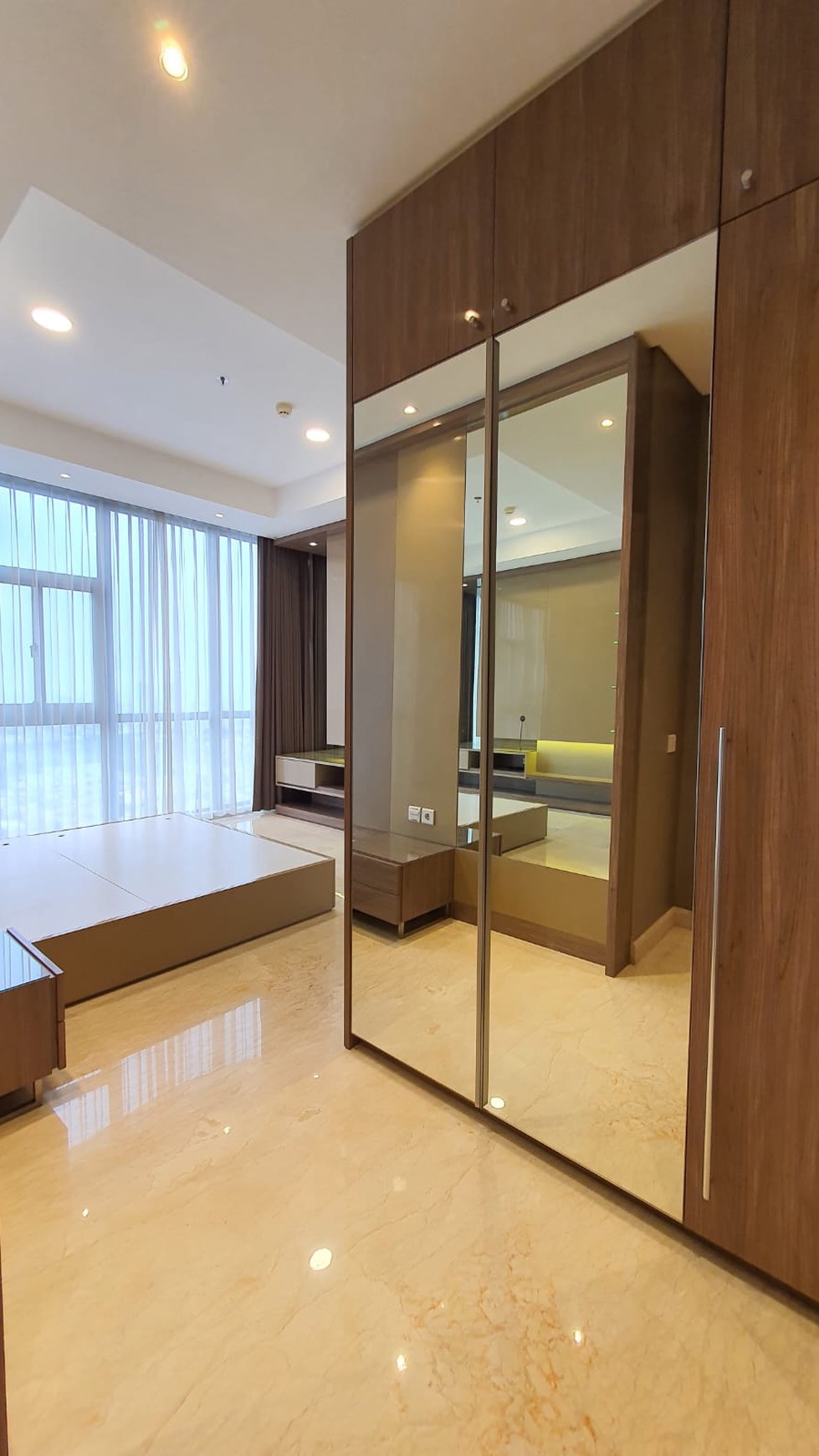 Apartemen Voila Ciputra World Tipe 4+1 Bedroom SEMI Furnished - TerMURAH - Bagus - Lantai 38 - Best View - Surabaya Barat