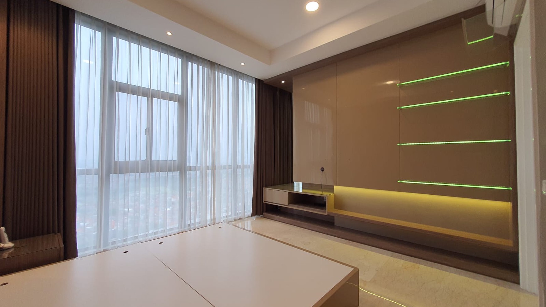 Apartemen Voila Ciputra World Tipe 4+1 Bedroom SEMI Furnished - TerMURAH - Bagus - Lantai 38 - Best View - Surabaya Barat