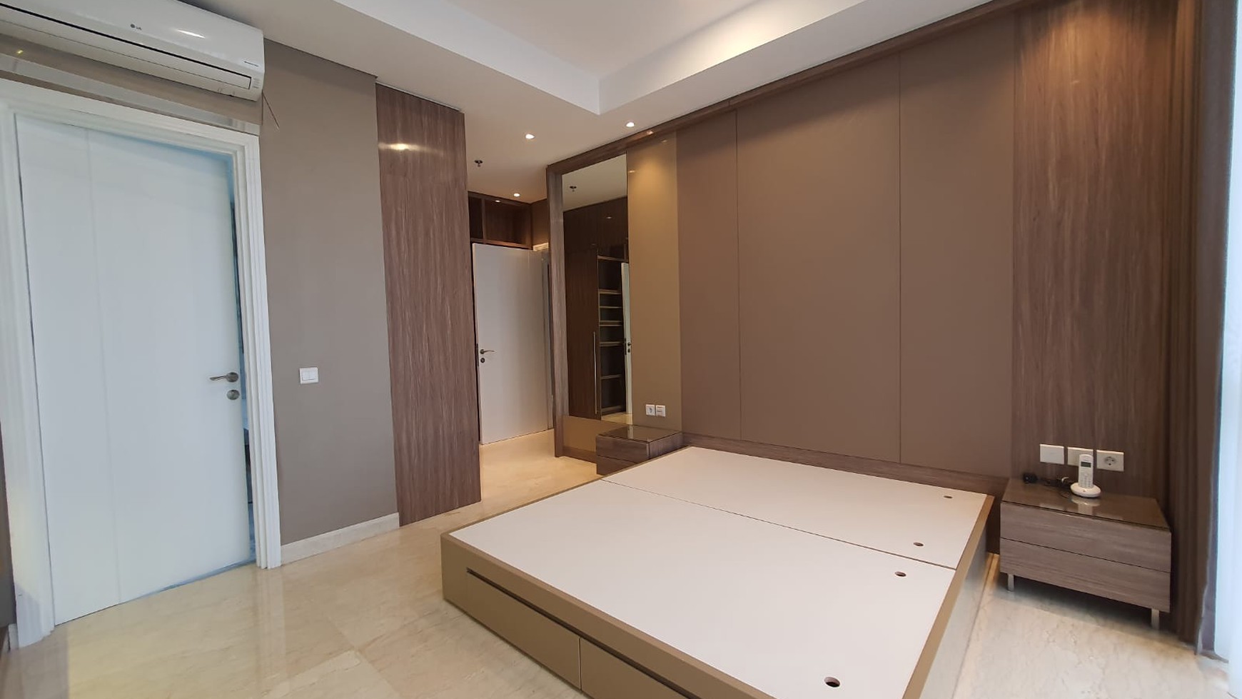 Apartemen Voila Ciputra World Tipe 4+1 Bedroom SEMI Furnished - TerMURAH - Bagus - Lantai 38 - Best View - Surabaya Barat