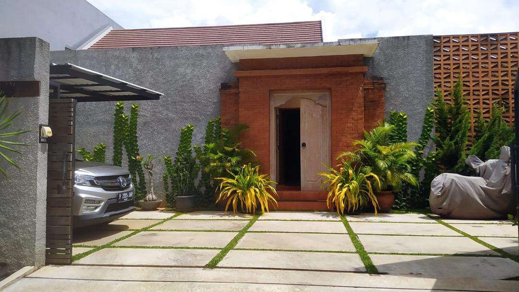 Jarang ada, runah bergaya villa dengan Kolam renang di Giri Loka BSD City