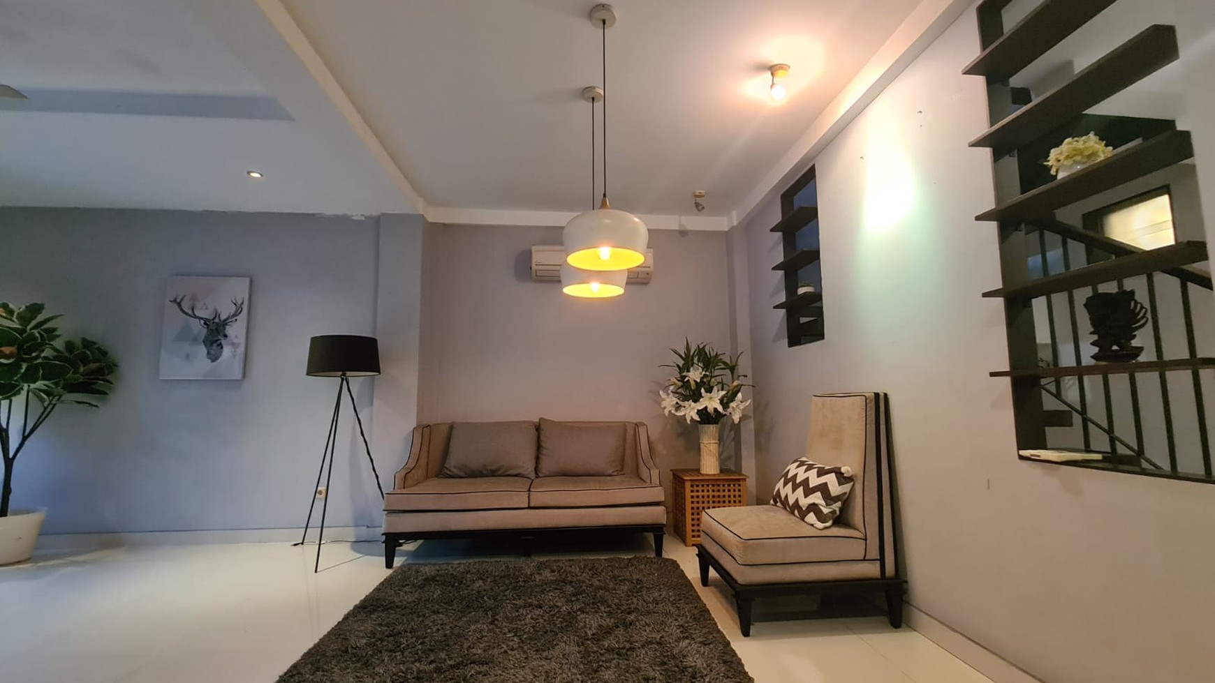 Rumah Mewah 3 Lantai dengan Sentuhan Modern di Pondok Indah