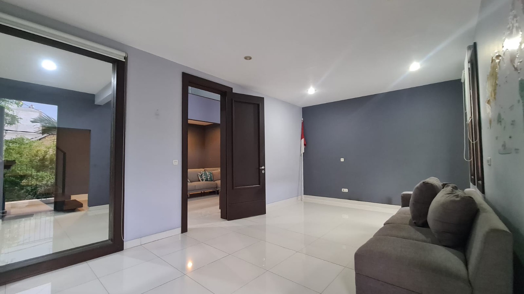 Rumah Mewah 3 Lantai dengan Sentuhan Modern di Pondok Indah