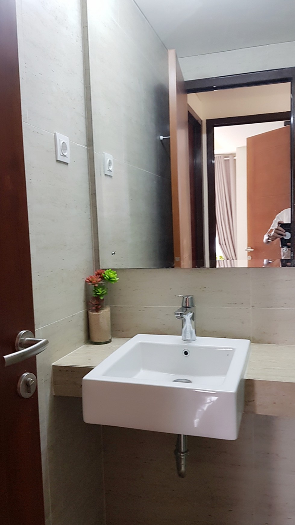 Apartemen The Accent  mewah yg berlokasi di Pusat Bisnis sektor 6 dan 7