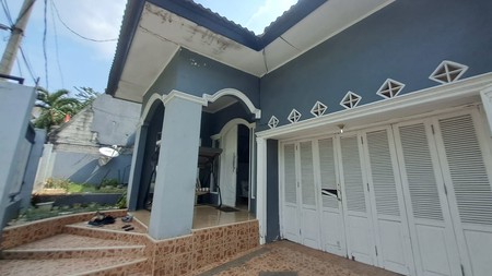 Rumah Asri dan Nyaman di Cinere