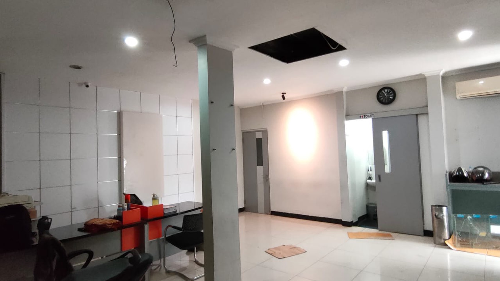 FOR RENT
Rumah Sewa Untuk Usaha Kantor, Restaurant & Kafe Lokasi Strategis
@ Kebayoran Baru, Jakarta Selatan