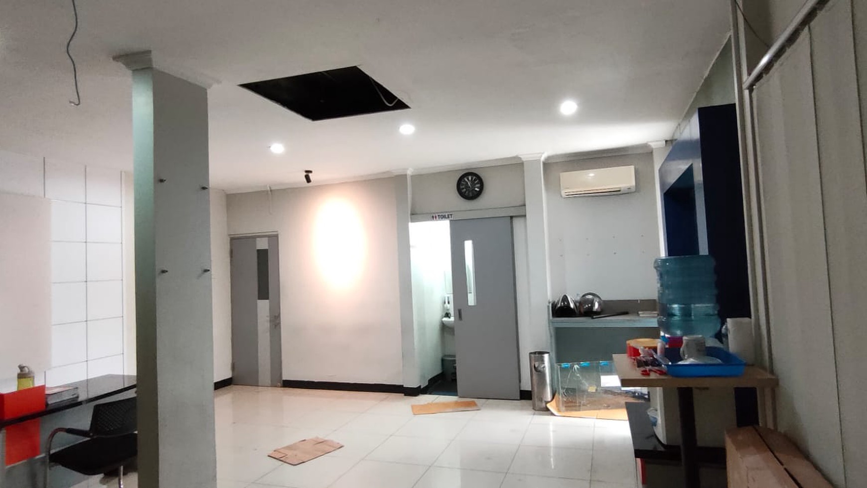 FOR RENT
Rumah Sewa Untuk Usaha Kantor, Restaurant & Kafe Lokasi Strategis
@ Kebayoran Baru, Jakarta Selatan