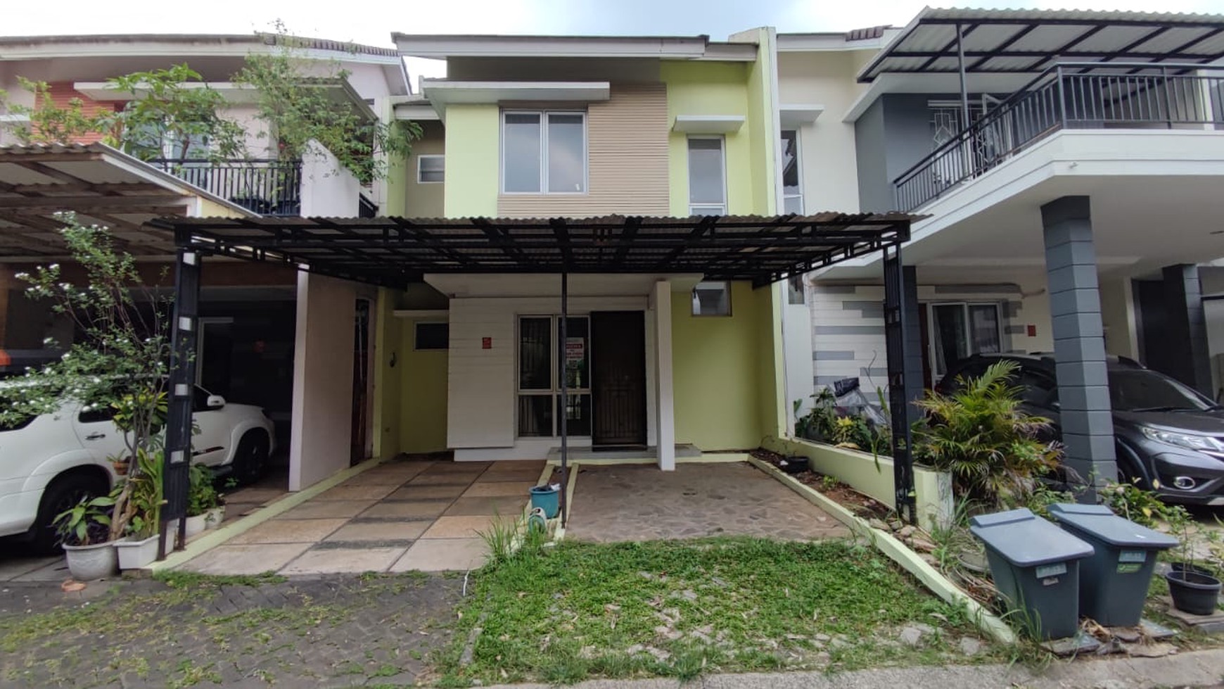 Rumah di dalam cluster Sevilla - Kencana Loka BSD City