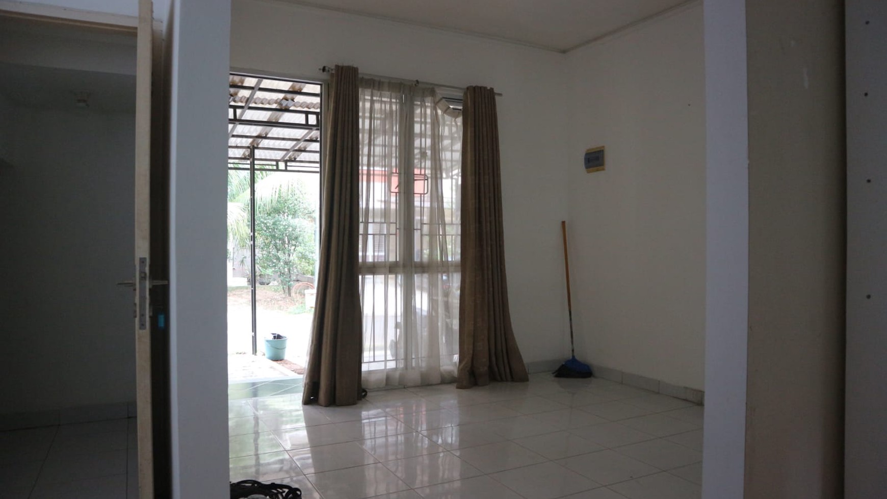 Rumah di dalam cluster Sevilla - Kencana Loka BSD City