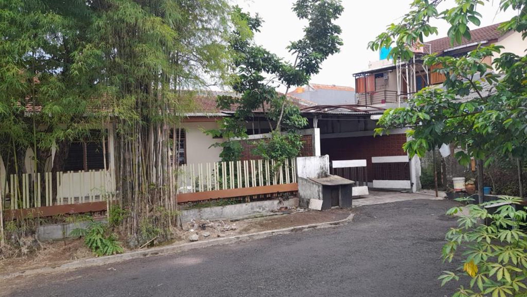 Rumah Hitung Tanah Buah Batu Bandung cocok buat Kantor atau guest house 