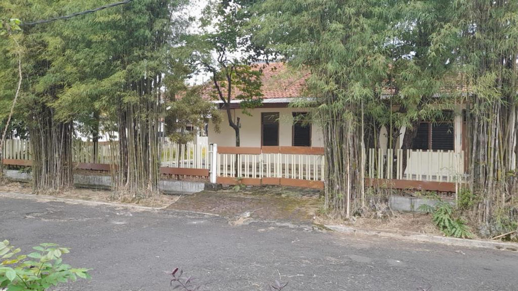 Rumah Hitung Tanah Buah Batu Bandung cocok buat Kantor atau guest house 