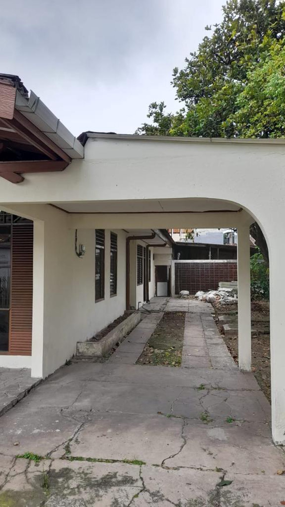 Rumah Hitung Tanah Buah Batu Bandung cocok buat Kantor atau guest house 