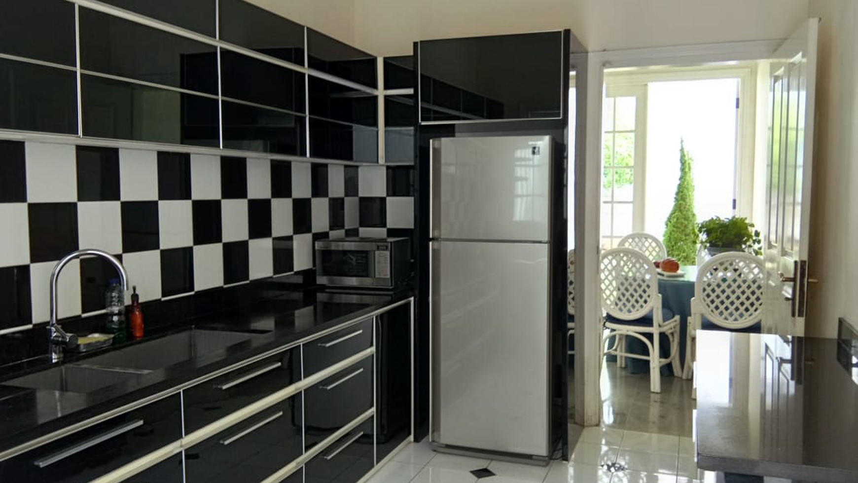 A clean house fully furnished for rent  at Kebayoran Baru