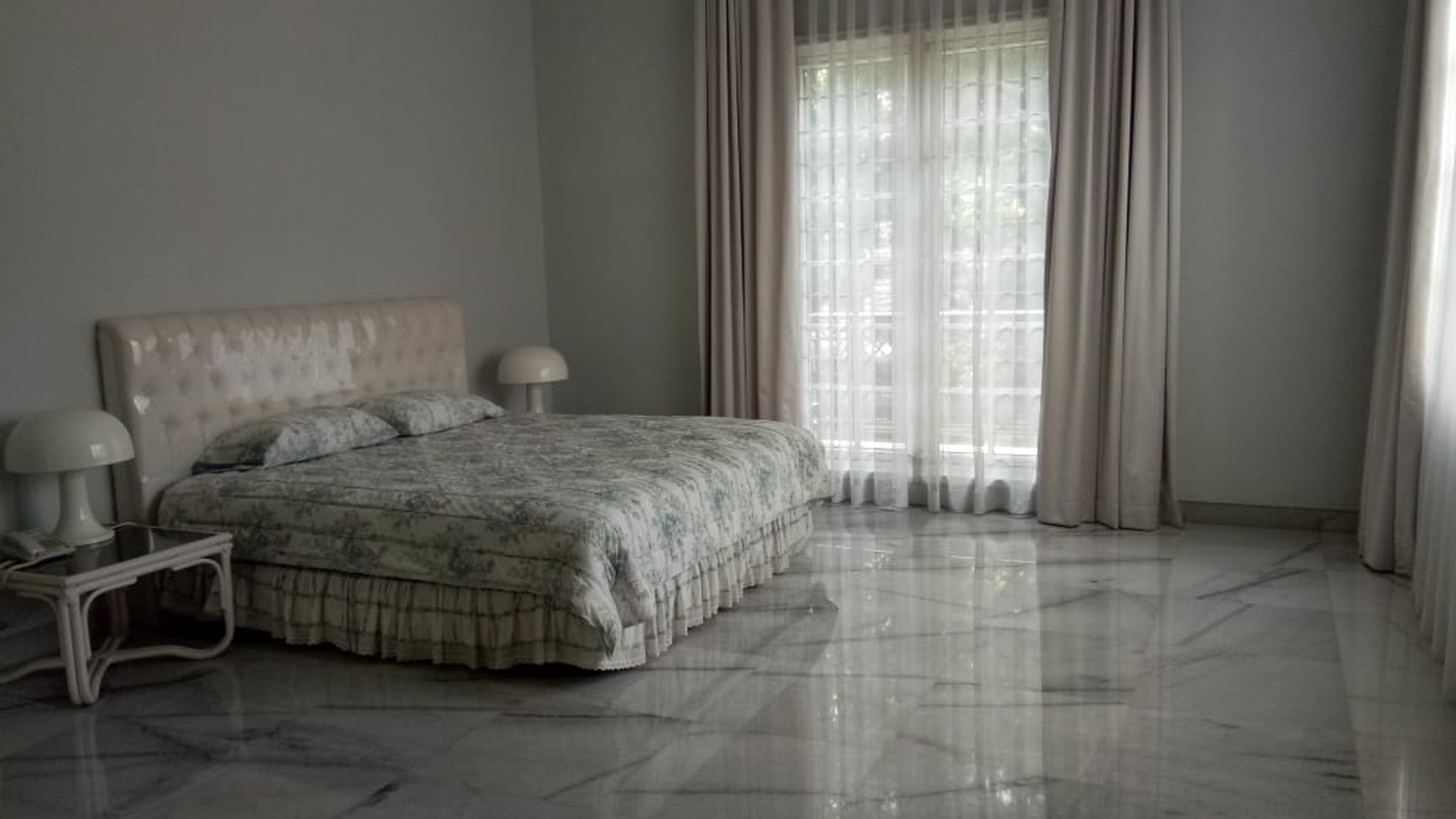 A clean house fully furnished for rent  at Kebayoran Baru