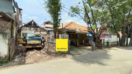 RUMAH TUA DI RADEN SALEH, CIKINI, JAKPUS, COCOK BUAT RUMAH KOS ATAU COMMERCIAL PARKING