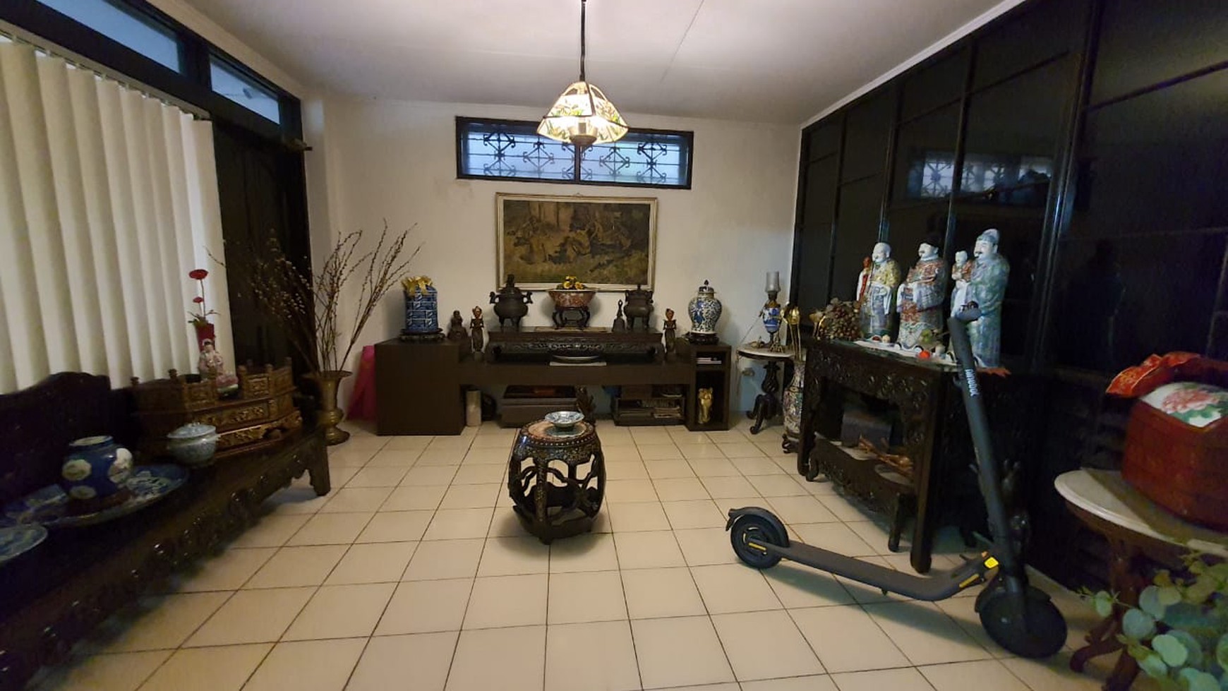 Dijual Rumah lama Jl Irian, Menteng - Jakarta Pusat