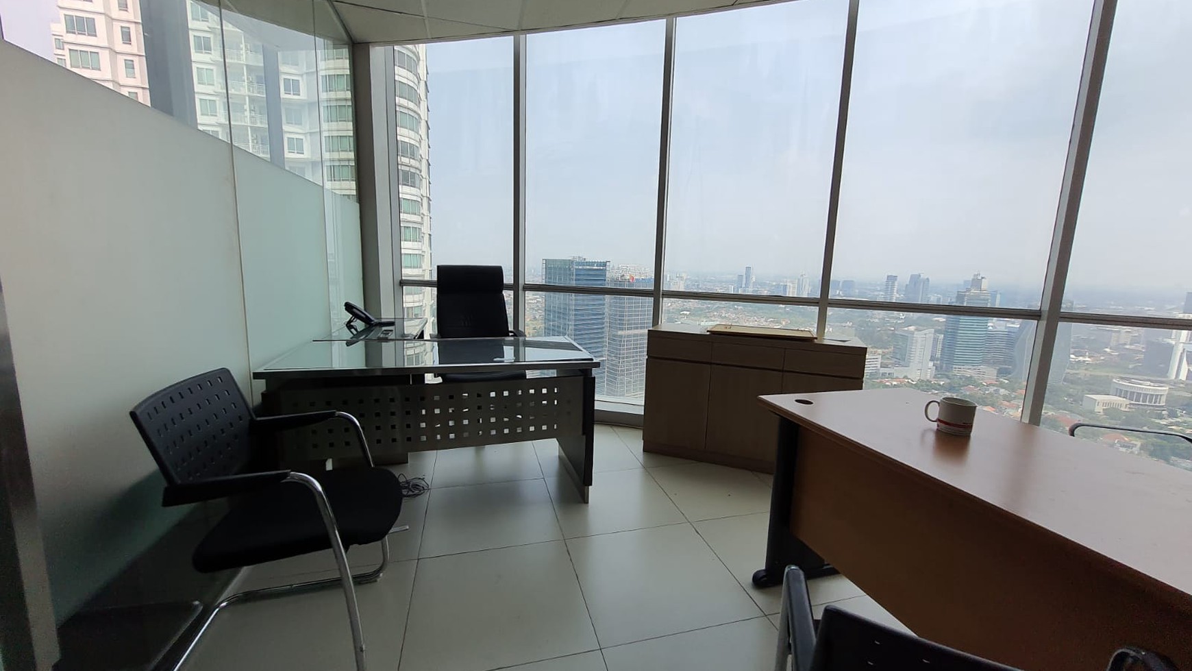 Dijua office space di AXA Tower