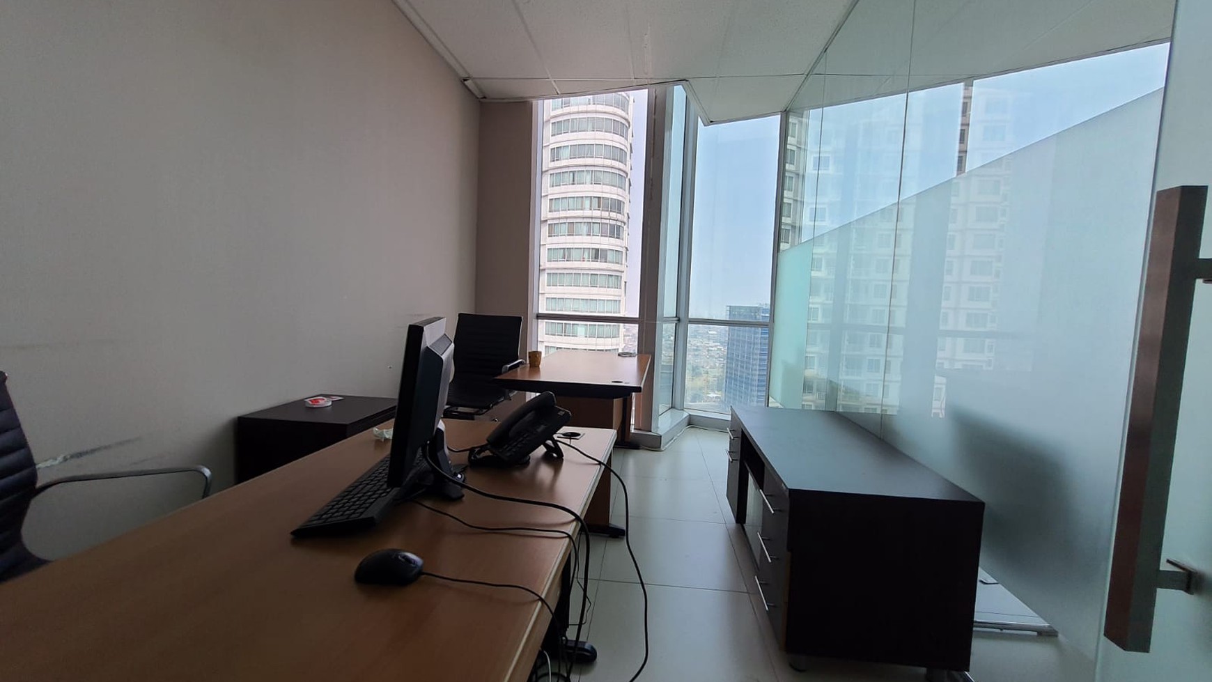 Dijua office space di AXA Tower