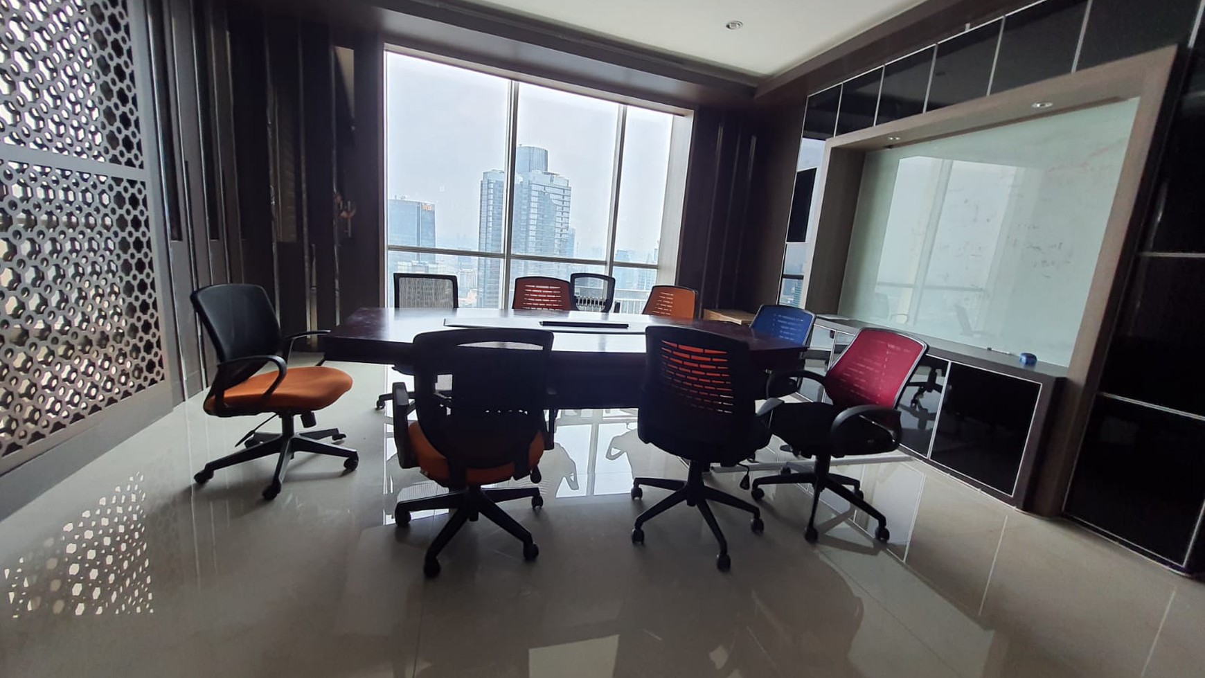 Dijua office space di AXA Tower