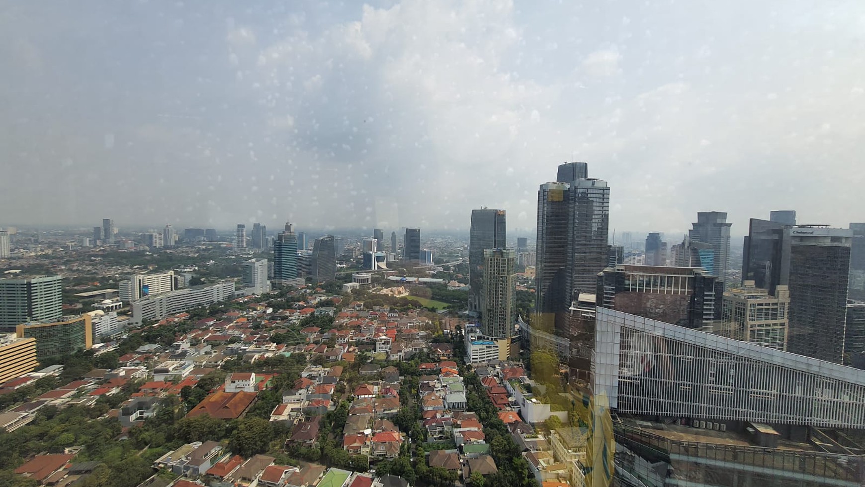 Dijua office space di AXA Tower