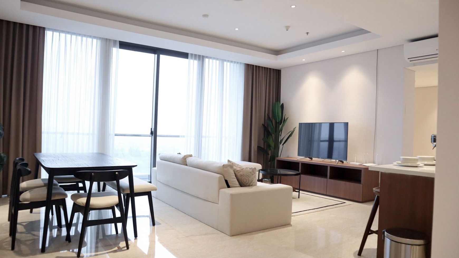 TerMURAH Apartemen Voila Ciputra World Tipe 3+1 Bedroom Plus PRIVATE Balkony BONUS Full Furnished Mewah lokasi Bagus