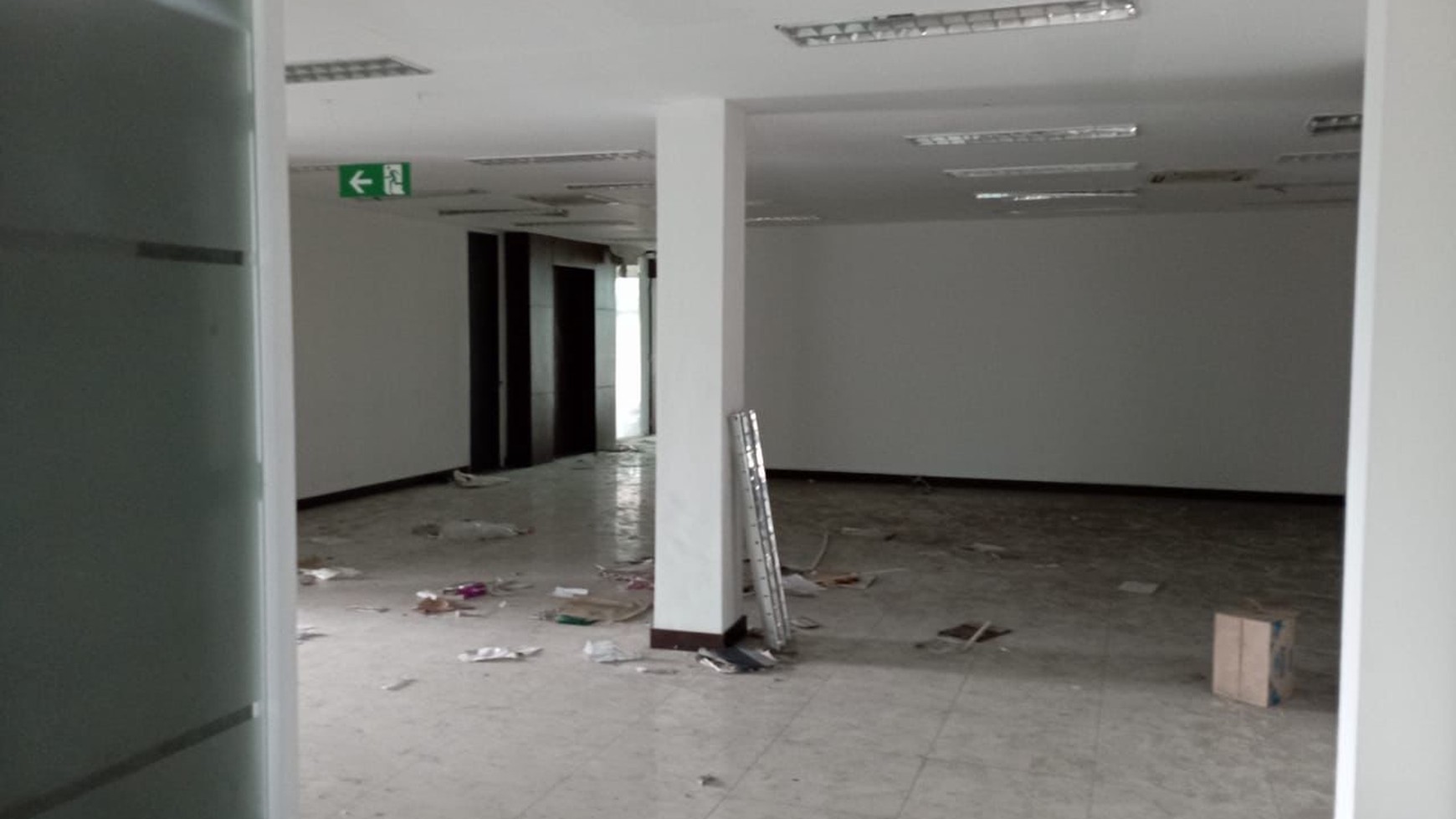 Gedung Komersial 4 Lantai cocok untuk kantor dan klinik lokasi pejaten kemang 