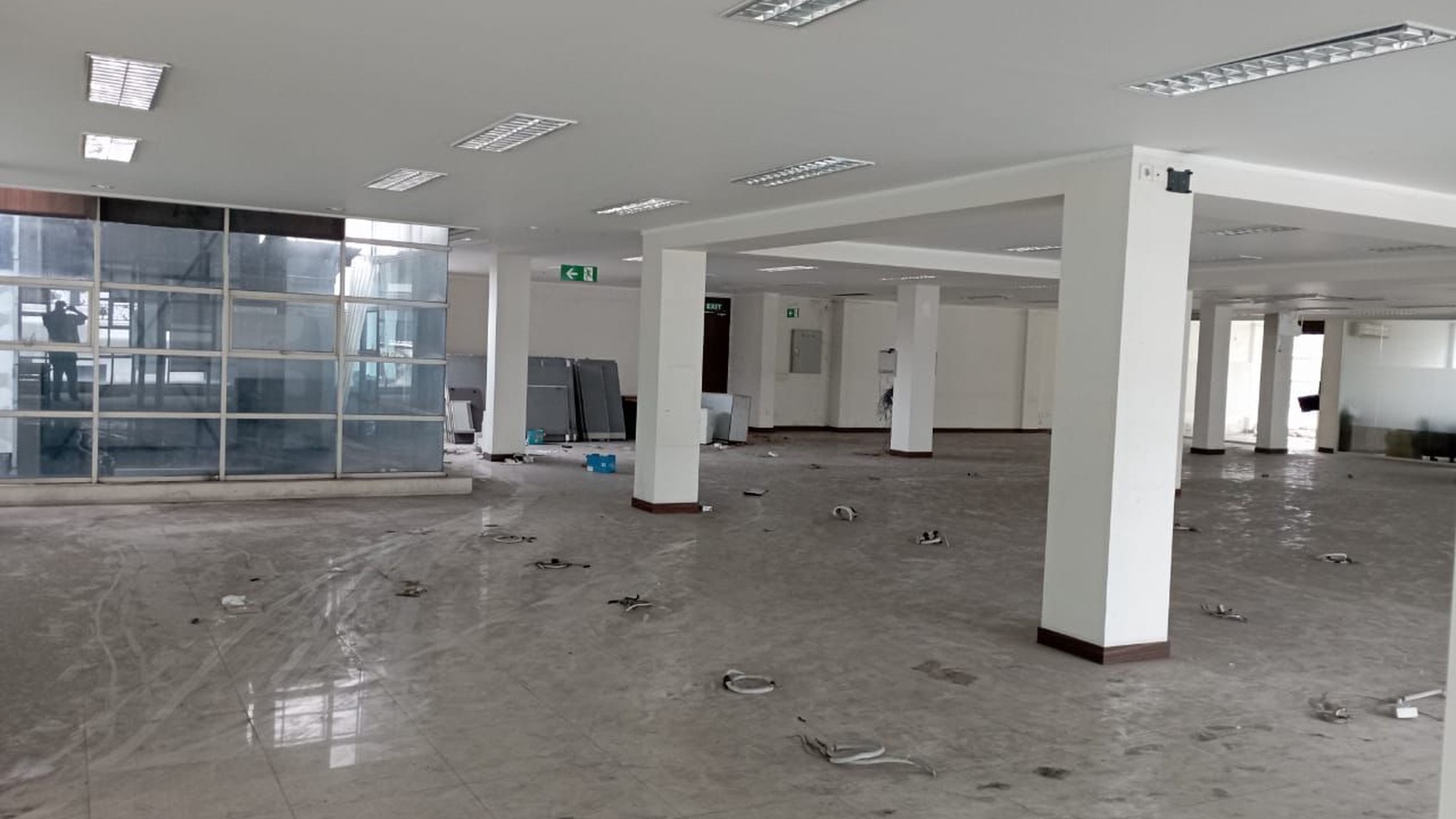 Gedung Komersial 4 Lantai cocok untuk kantor dan klinik lokasi pejaten kemang 