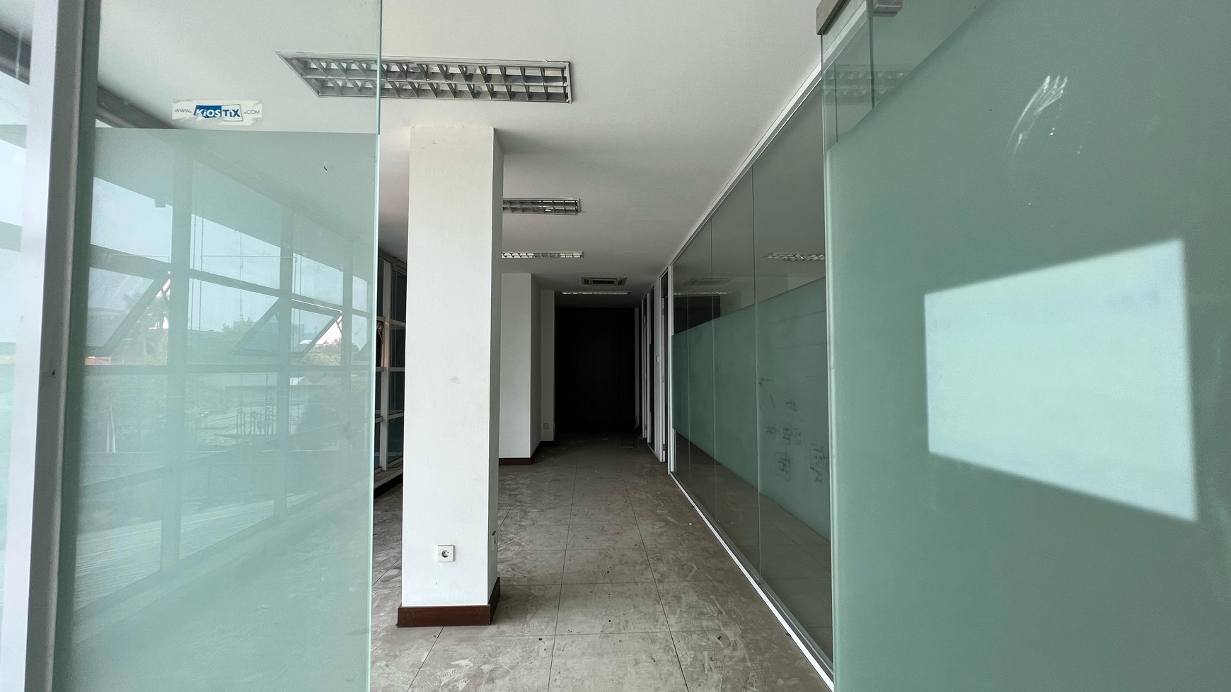 Gedung Komersial 4 Lantai cocok untuk kantor dan klinik lokasi pejaten kemang 