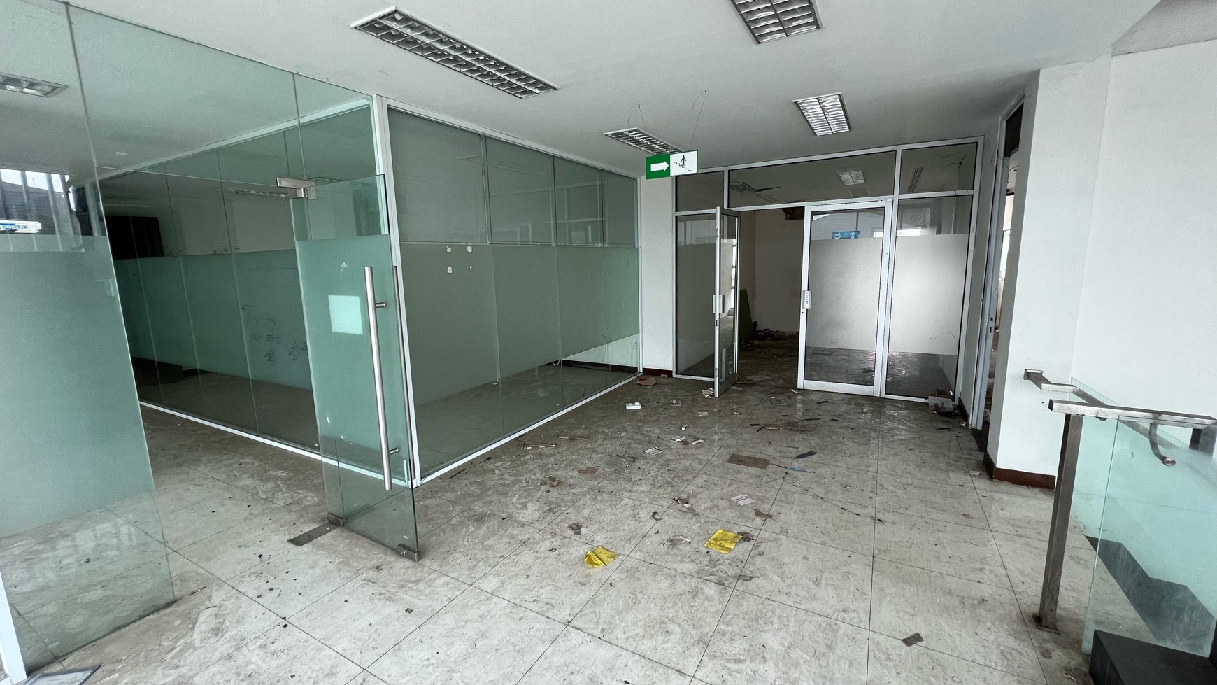 Gedung Komersial 4 Lantai cocok untuk kantor dan klinik lokasi pejaten kemang 