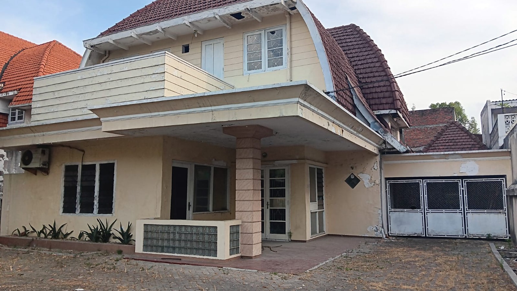 DIJUAL RUMAH DAERAH KOMERSIL TENGAH KOTA - JL BODRI SURABAYA PUSAT