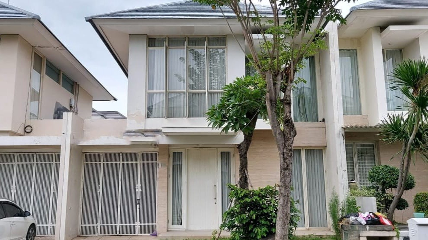 TURUN HARGA dari 4.2M ke 4,1M masih nego Dijual Rumah Pakuwon Indah Cluster The Mansion