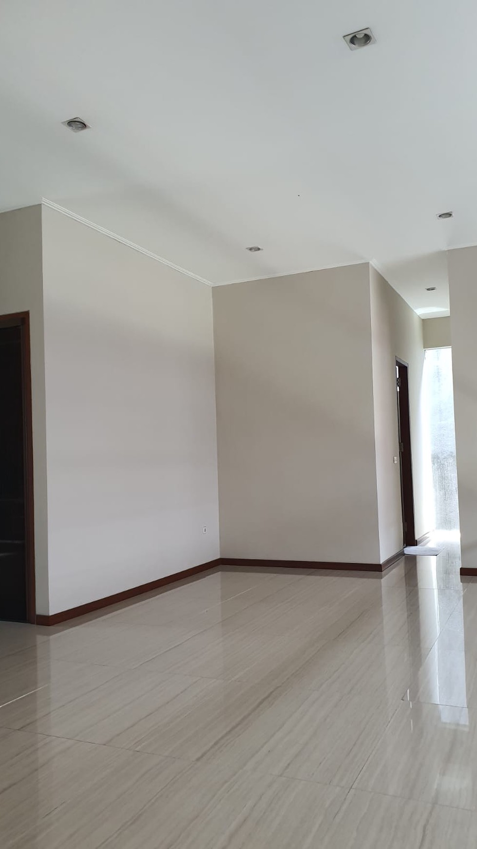 Rumah Lux Siap Pakai di Komplek Elit Singgasana, Bandung