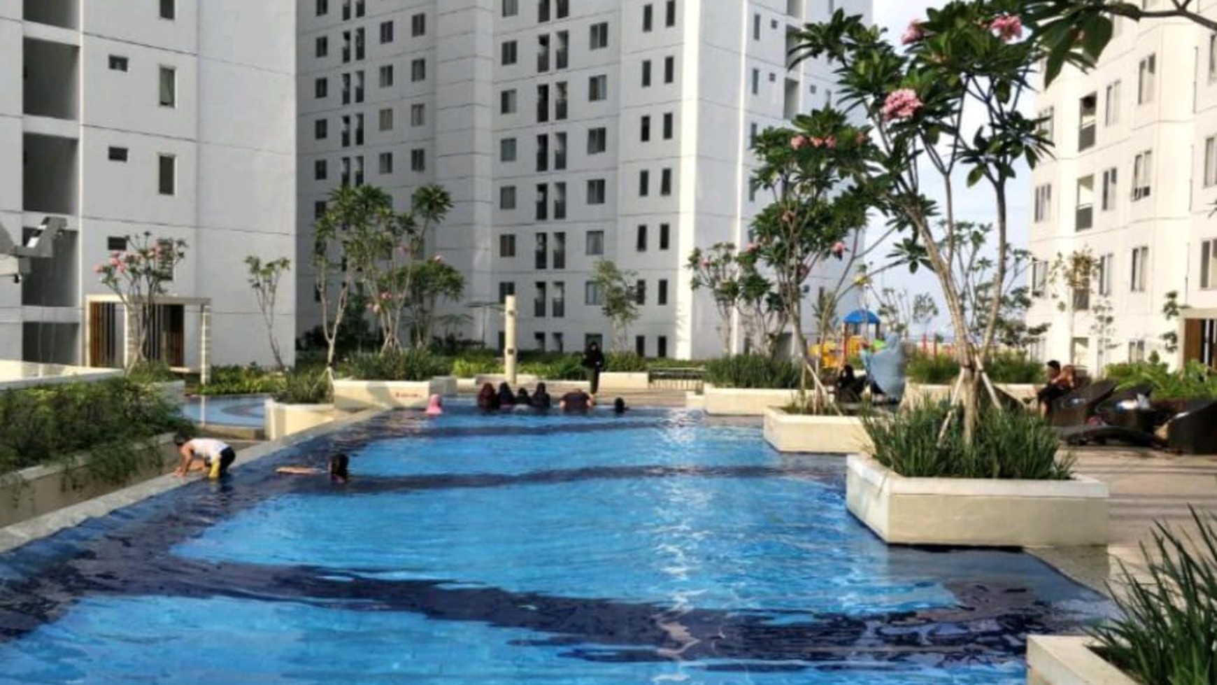 Apt Bassura City furnish,Tower diatas Mall, lantai terendah view pool