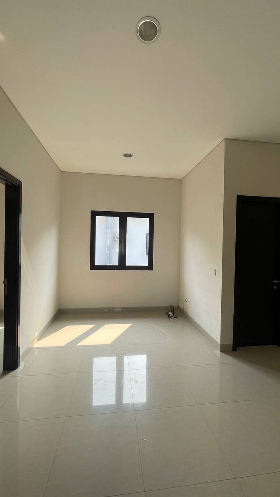 Jarang ada. Rumah mewah Mozia Amarine BSD, lokasi jalan utama