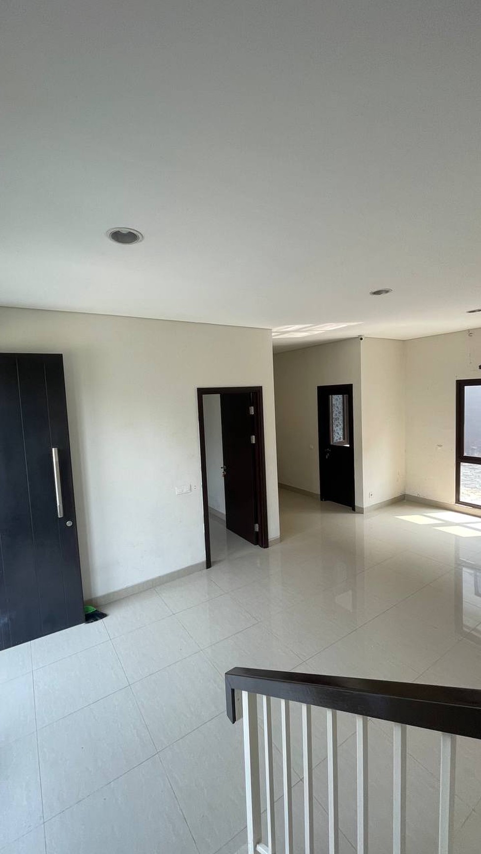 Mozia Amarine BSD, lokasi jalan utama Jarang ada. Rumah mewah 