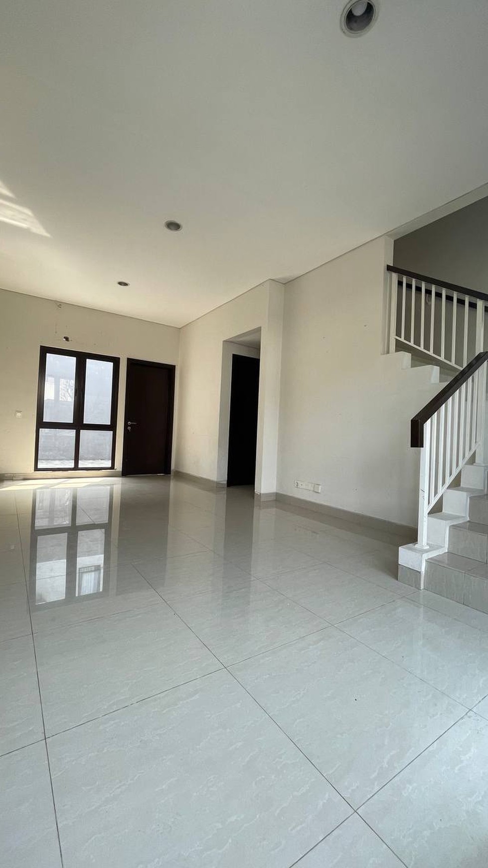 Mozia Amarine BSD, lokasi jalan utama Jarang ada. Rumah mewah 