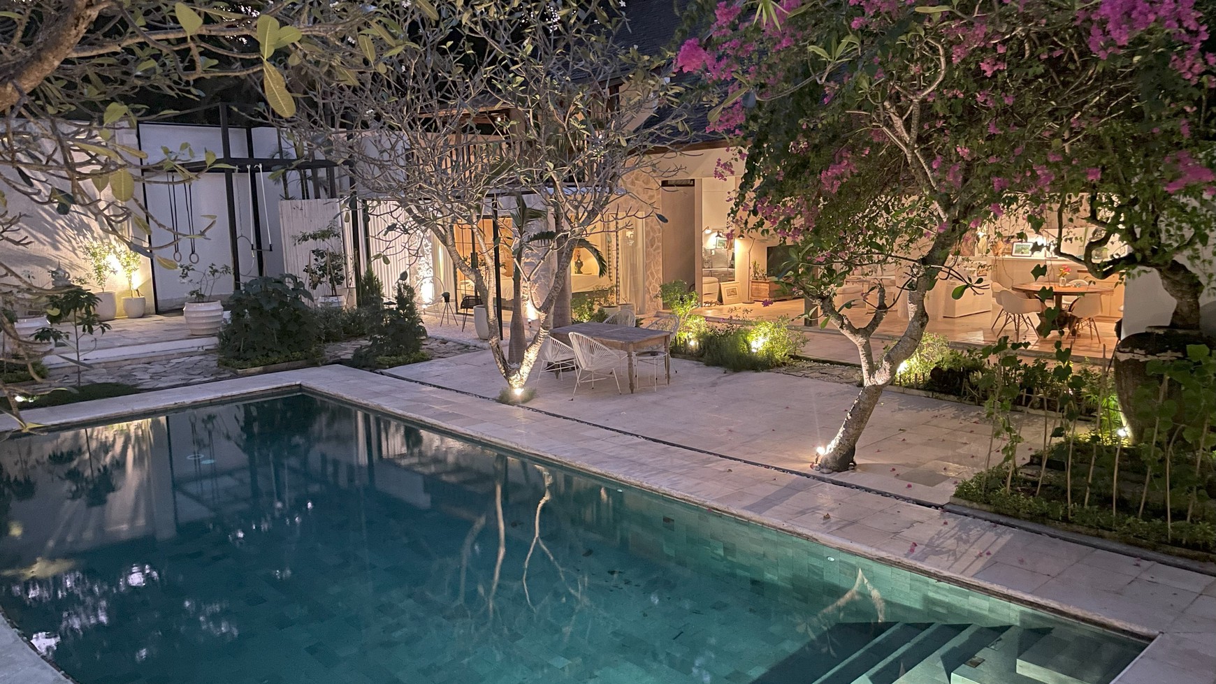 FREEHOLD BOUTIQUE PRIVATE RESIDENCE VILLA WIHT ORGANIC GARDENS